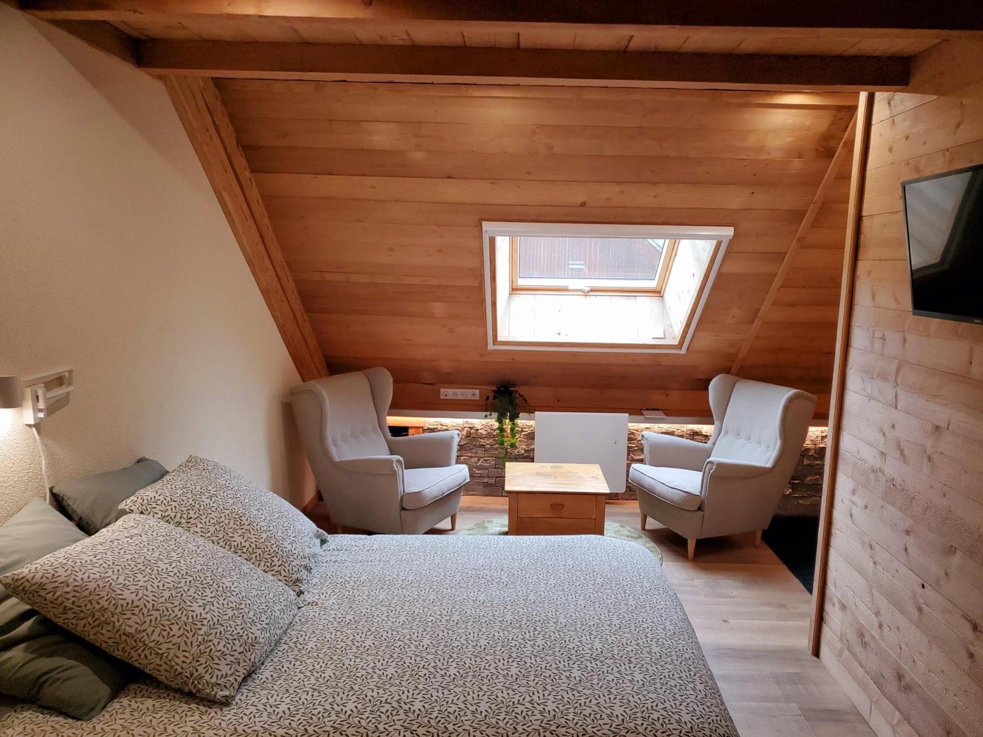Del Vino Bar A Vin & Guitares Appartement Sauna Terrasse Garage Orchamps-Vennes Exterior foto