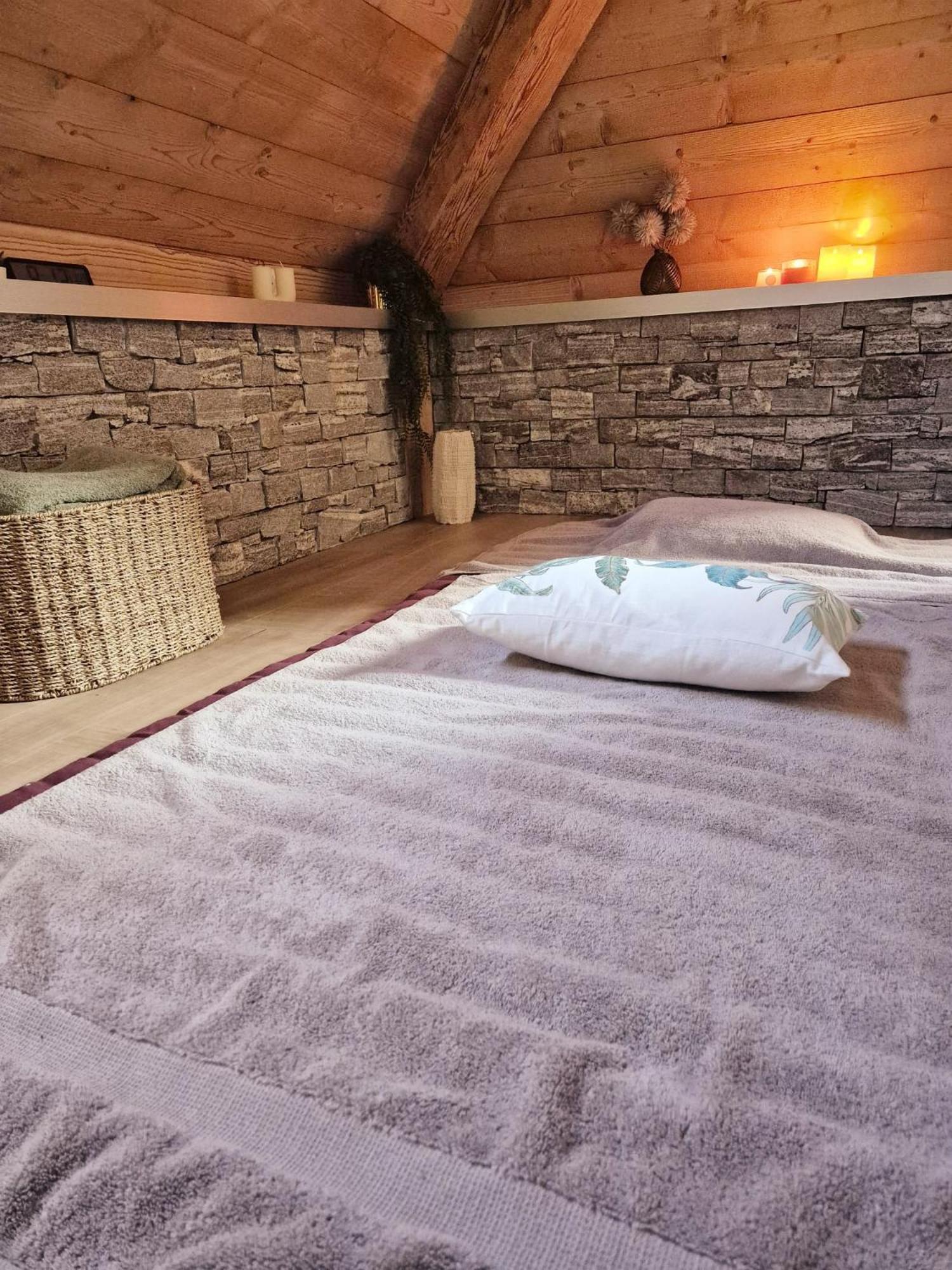Del Vino Bar A Vin & Guitares Appartement Sauna Terrasse Garage Orchamps-Vennes Exterior foto